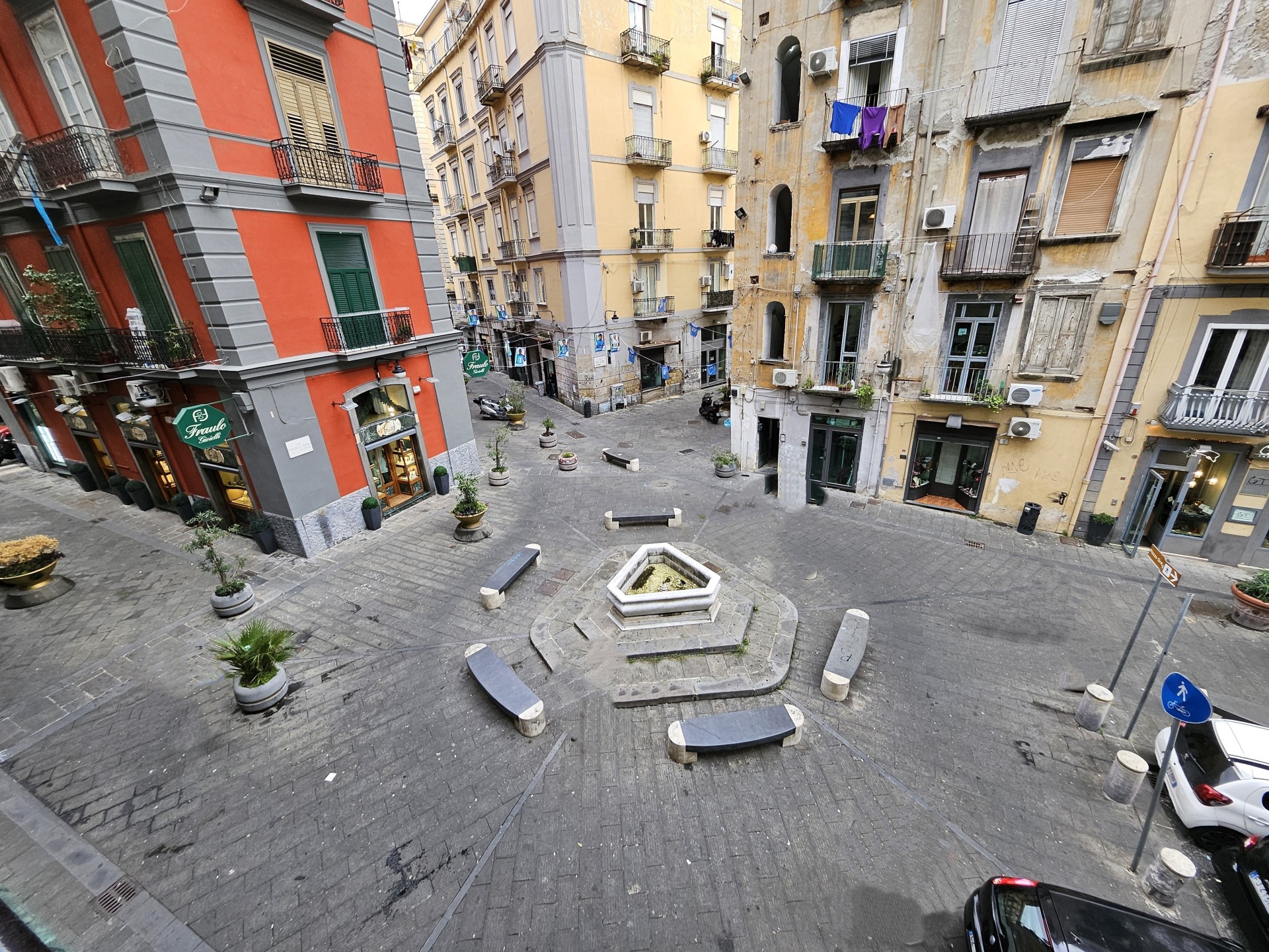 La piazzetta del Borgo degli Orefici