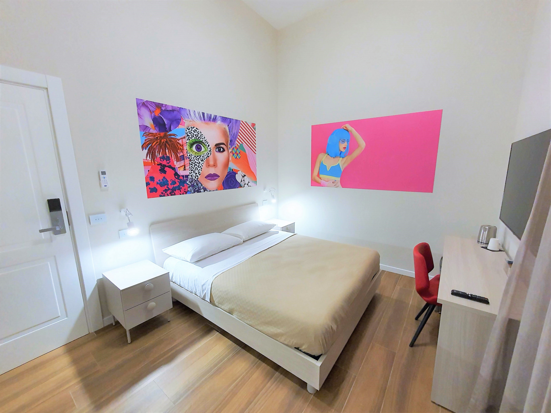 Camera matrimoniale 202 con stampe pop art